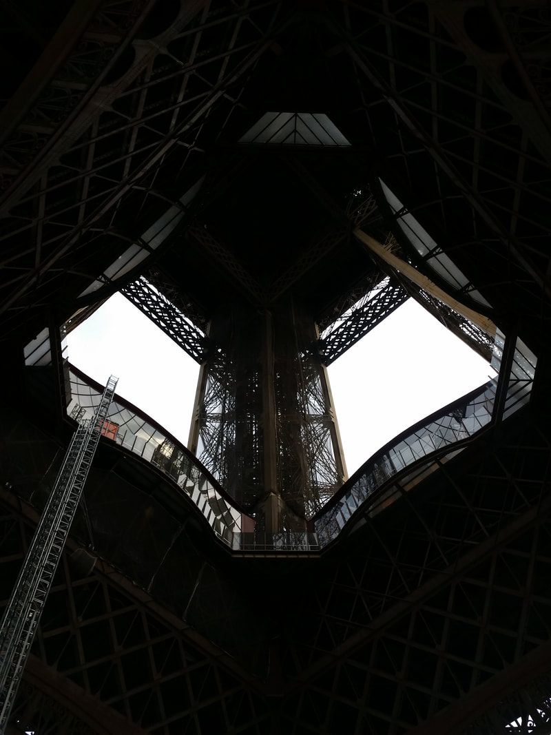 Eiffel Tower - Jose Saladbar